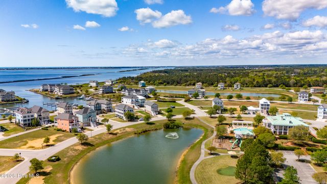 526 Cannonsgate Drive, Newport, NC 28570