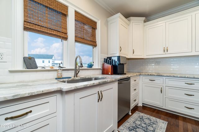 526 Cannonsgate Drive, Newport, NC 28570