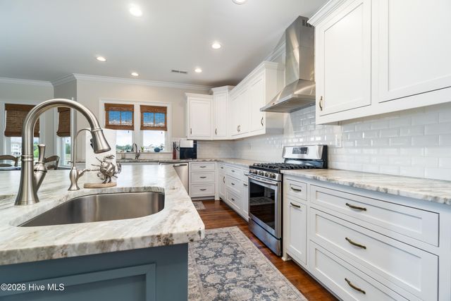 526 Cannonsgate Drive, Newport, NC 28570