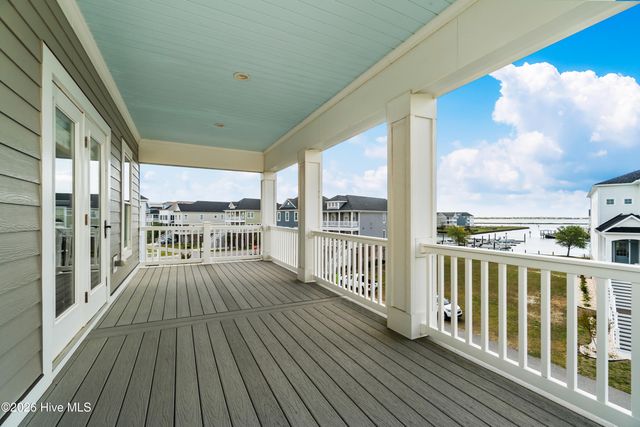 526 Cannonsgate Drive, Newport, NC 28570