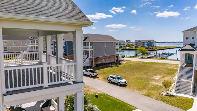 526 Cannonsgate Drive, Newport, NC 28570