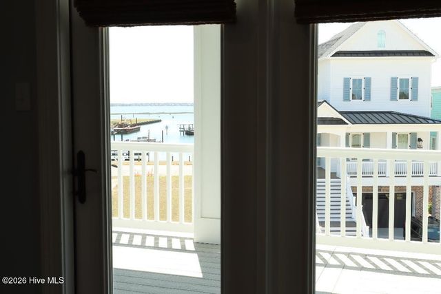 526 Cannonsgate Drive, Newport, NC 28570