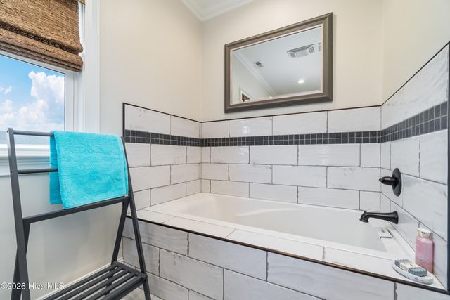 526 Cannonsgate Drive, Newport, NC 28570