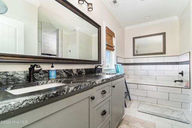 526 Cannonsgate Drive, Newport, NC 28570