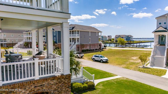526 Cannonsgate Drive, Newport, NC 28570