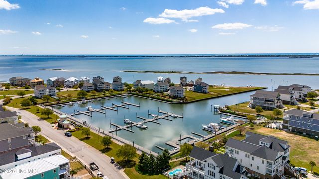 526 Cannonsgate Drive, Newport, NC 28570