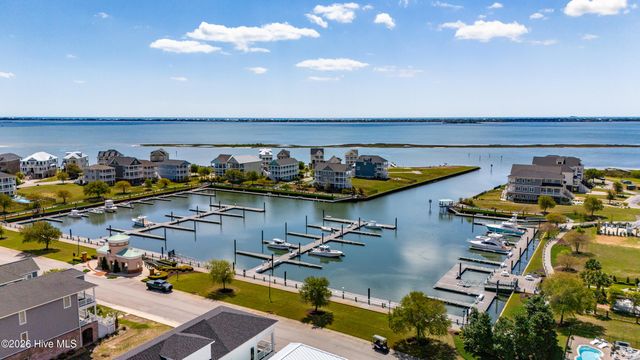 526 Cannonsgate Drive, Newport, NC 28570