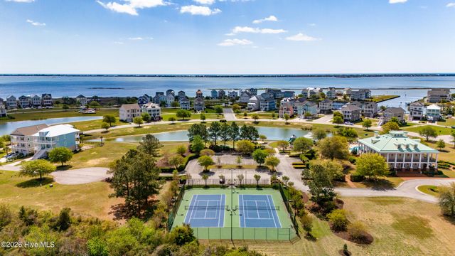 526 Cannonsgate Drive, Newport, NC 28570