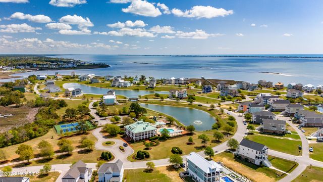 526 Cannonsgate Drive, Newport, NC 28570