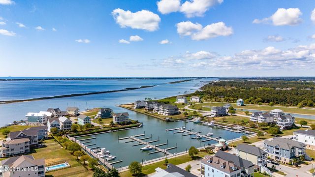 526 Cannonsgate Drive, Newport, NC 28570