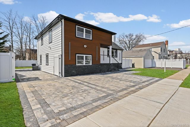 2292 Vassar Place, Merrick, NY 11566