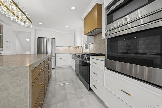 2292 Vassar Place, Merrick, NY 11566