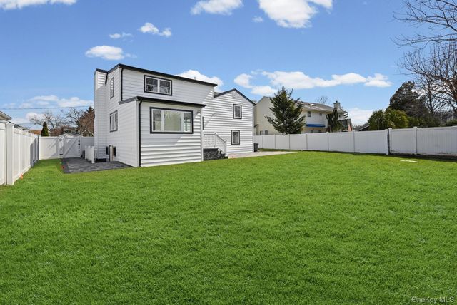 2292 Vassar Place, Merrick, NY 11566