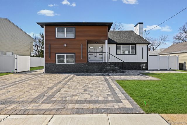 2292 Vassar Place, Merrick, NY 11566