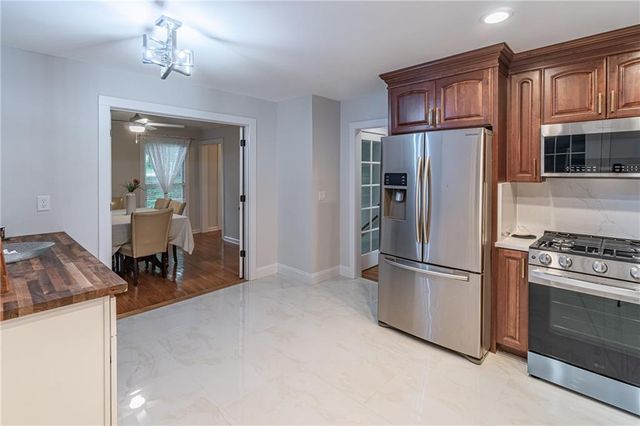 4160 W Cooper Lake Drive SE, Smyrna, GA 30082