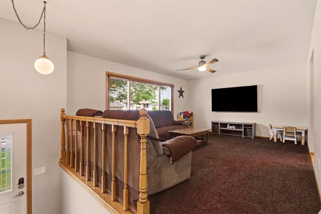 1610 Cliffview DRIVE, Holmen, WI 54636