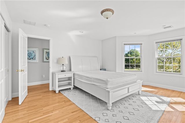 17 Clinton Street, Newport, RI 02840
