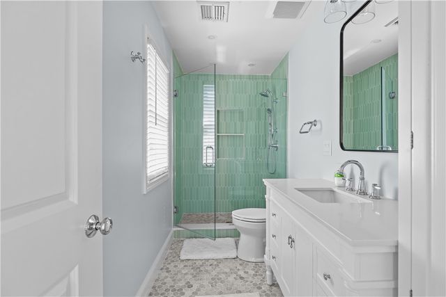 17 Clinton Street, Newport, RI 02840
