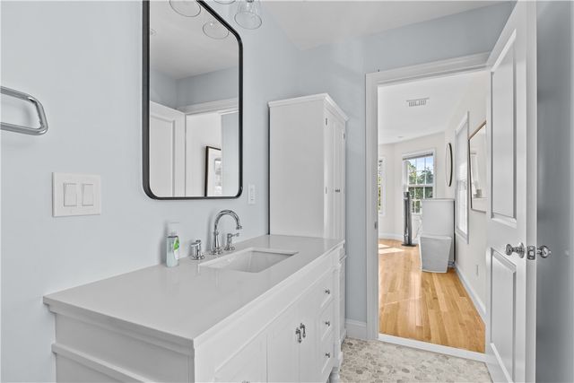 17 Clinton Street, Newport, RI 02840