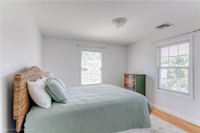 17 Clinton Street, Newport, RI 02840