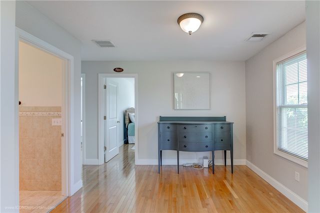 17 Clinton Street, Newport, RI 02840
