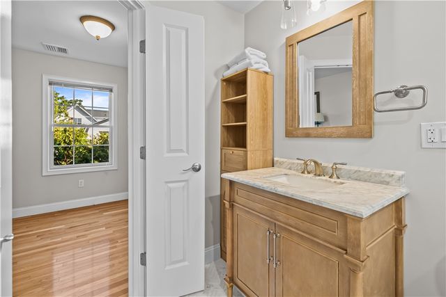 17 Clinton Street, Newport, RI 02840