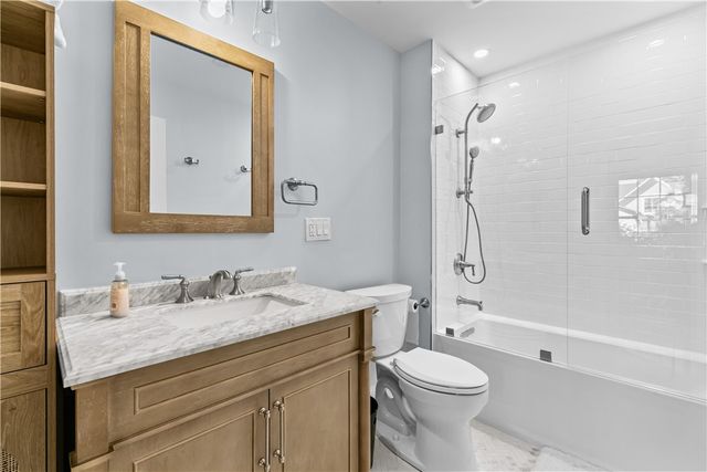 17 Clinton Street, Newport, RI 02840