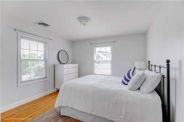 17 Clinton Street, Newport, RI 02840