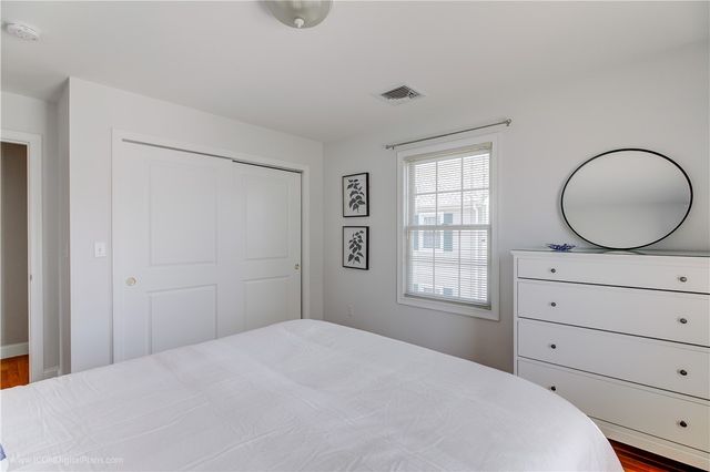 17 Clinton Street, Newport, RI 02840