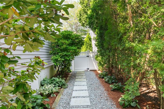 17 Clinton Street, Newport, RI 02840