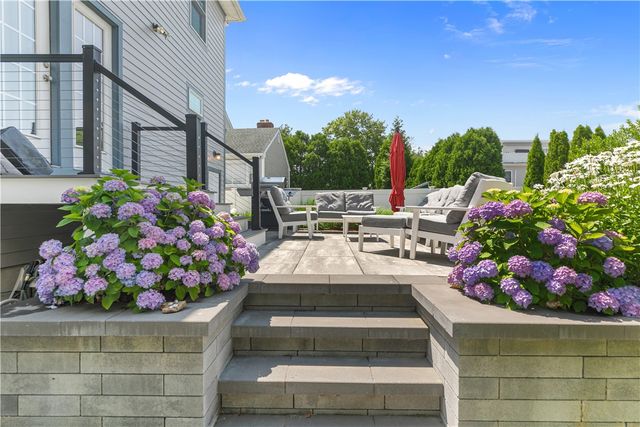 17 Clinton Street, Newport, RI 02840