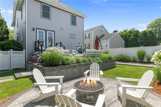 17 Clinton Street, Newport, RI 02840