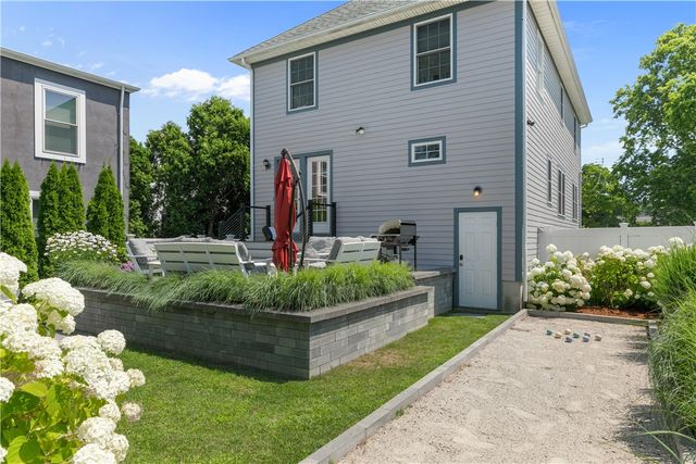 17 Clinton Street, Newport, RI 02840