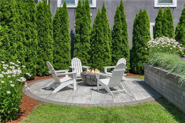 17 Clinton Street, Newport, RI 02840