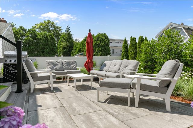 17 Clinton Street, Newport, RI 02840