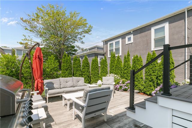 17 Clinton Street, Newport, RI 02840