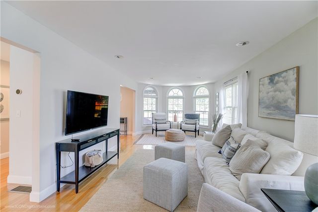 17 Clinton Street, Newport, RI 02840