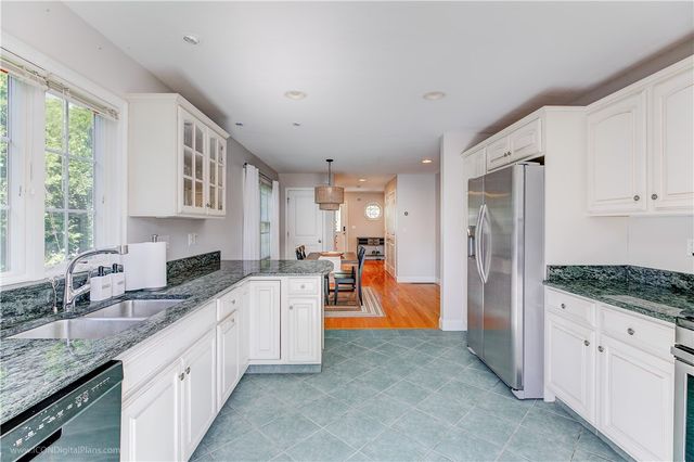 17 Clinton Street, Newport, RI 02840