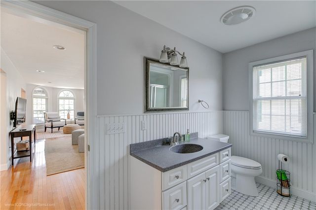 17 Clinton Street, Newport, RI 02840