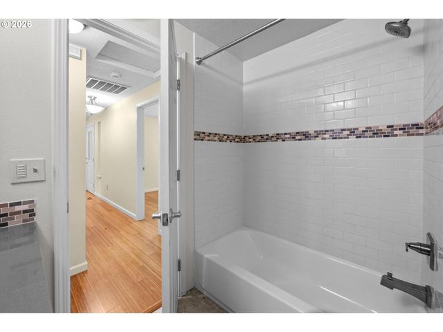 5425 Sw CAMERON Rd, Portland, OR 97221