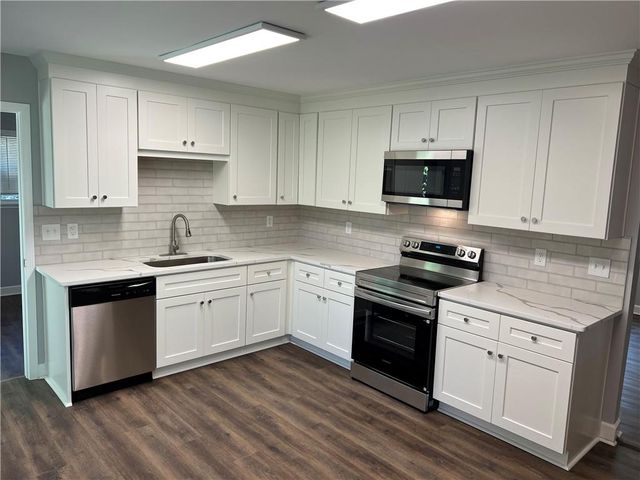 988 Tamarack Trail, Forest Park, GA 30297