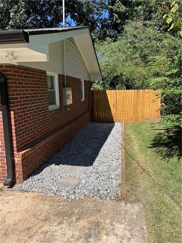 988 Tamarack Trail, Forest Park, GA 30297