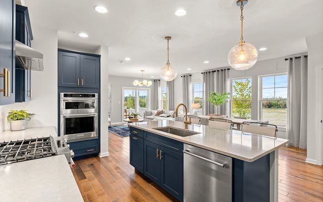 36 East Point Drive 4, East Providence, RI 02916