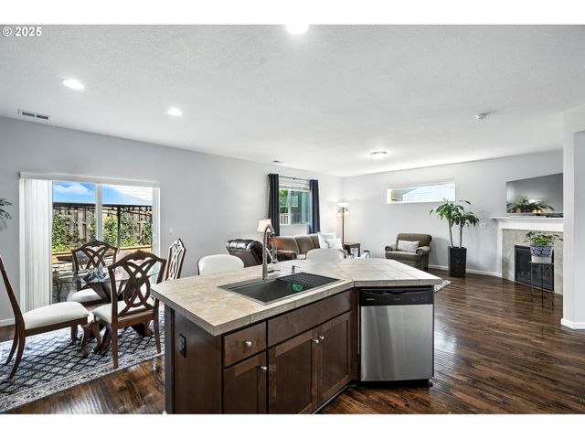 33321 Sw HOLLAND Dr, Scappoose, OR 97056