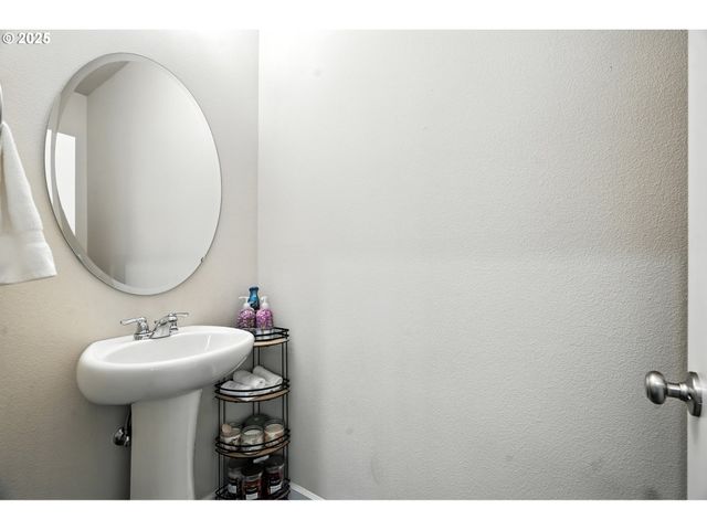 33321 Sw HOLLAND Dr, Scappoose, OR 97056