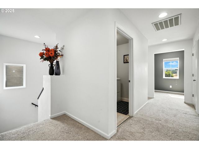 33321 Sw HOLLAND Dr, Scappoose, OR 97056