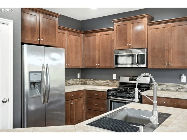 33321 Sw HOLLAND Dr, Scappoose, OR 97056