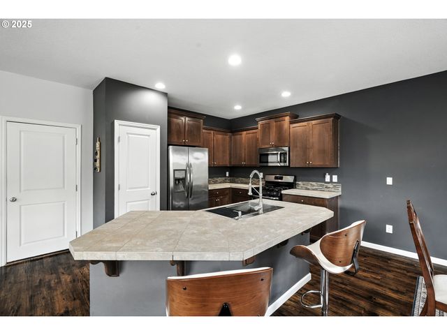 33321 Sw HOLLAND Dr, Scappoose, OR 97056