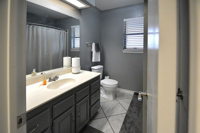 306 Ranchero Rd, Kerrville, TX 78028