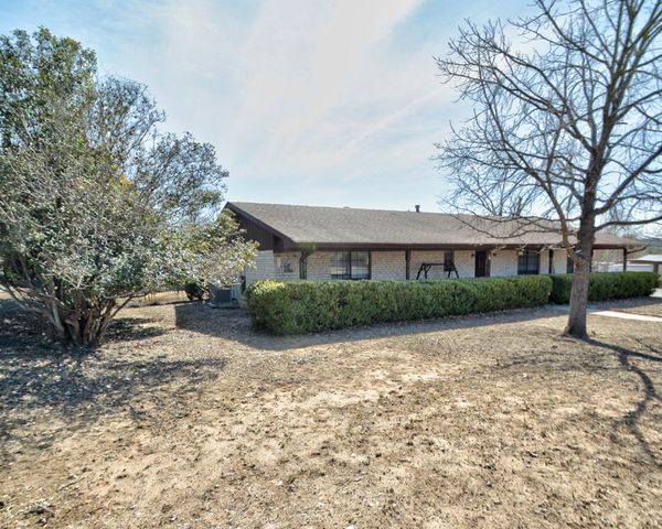 306 Ranchero Rd, Kerrville, TX 78028